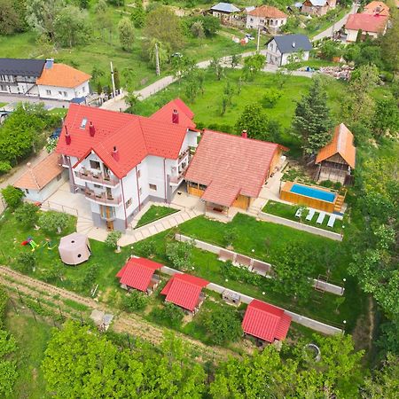 Perla Argesului, Ciubar, Piscina, Lift, Gratar, Cabana, Pensiuni, Hotel Cazare Transfagarasan Curtea De Arges Albestii de Arges Esterno foto