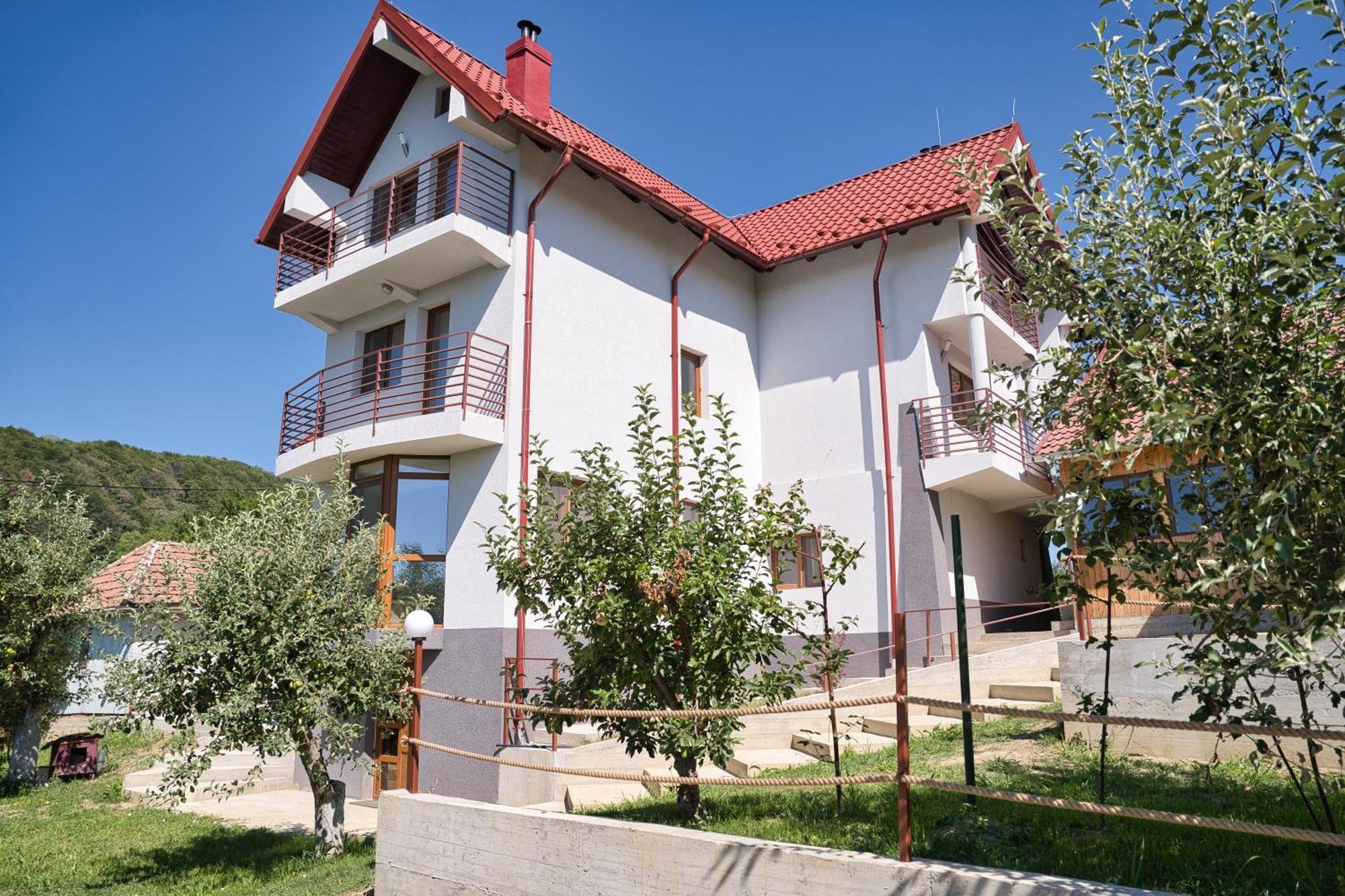 Perla Argesului, Ciubar, Piscina, Lift, Gratar, Cabana, Pensiuni, Hotel Cazare Transfagarasan Curtea De Arges Albestii de Arges Esterno foto