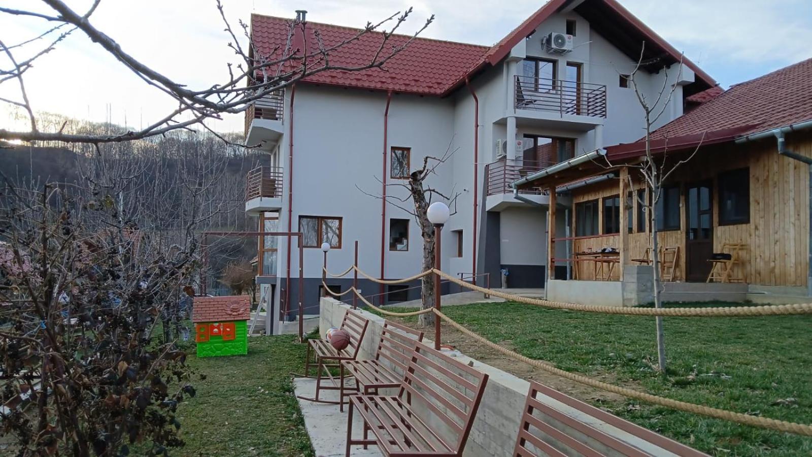 Perla Argesului, Ciubar, Piscina, Lift, Gratar, Cabana, Pensiuni, Hotel Cazare Transfagarasan Curtea De Arges Albestii de Arges Esterno foto