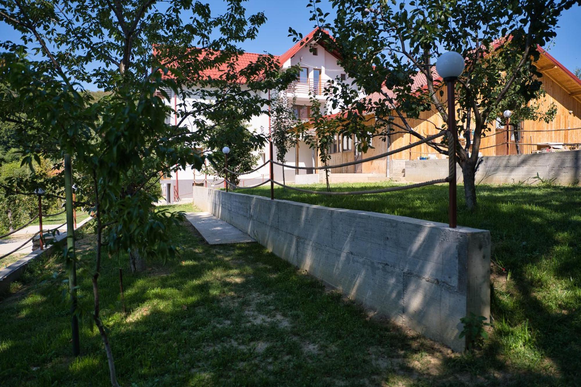 Perla Argesului, Ciubar, Piscina, Lift, Gratar, Cabana, Pensiuni, Hotel Cazare Transfagarasan Curtea De Arges Albestii de Arges Esterno foto